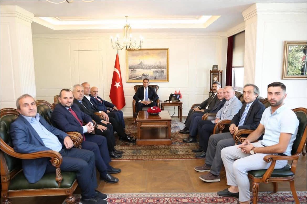 istduzder's tweet photo. Düzce Valiliği Ziyaretimiz
İstanbul Düzceliler Derneği olarak Valimiz Sn. Selçuk Aslan’ı ziyaret ettik. Düzce’nin tanıtımı ve projeleri üzerine verimli bir görüşme gerçekleştirdik. Misafirperverliği için teşekkür ediyoruz.
#Düzce #İstanbulDüzcelilerDerneği #SelçukAslan https://t.co/fWOs3xT1Ev