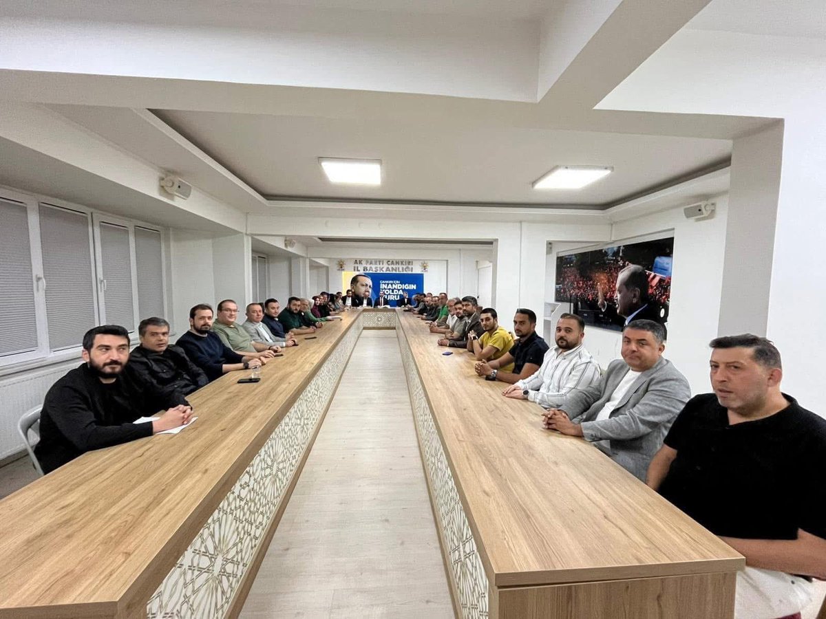 İl Başkanımız <a href="/Korayerdogan18/">Koray Erdoğan</a> başkanlığında, gerçekleştirilen haftalık olağan İl Yönetim Kurulu toplantısına İl Kadın Kolları Başkanımız <a href="/melikecilhan/">Melike Çilhan</a> katılım sağladı.