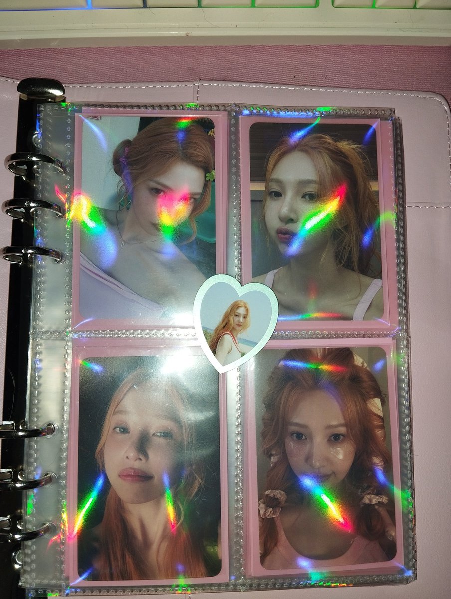 catsjiwoo's tweet photo. a folha do binder refletindo n to aguentando https://t.co/putps2ze70