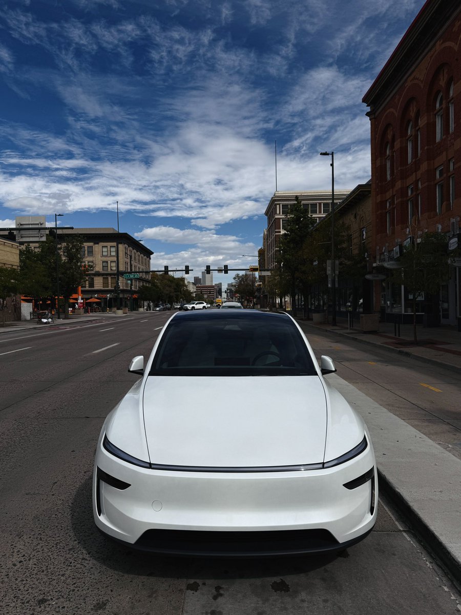 Whoever had the idea to add the Cybertruck headlights to the 2026 Model Y… you win 🔥