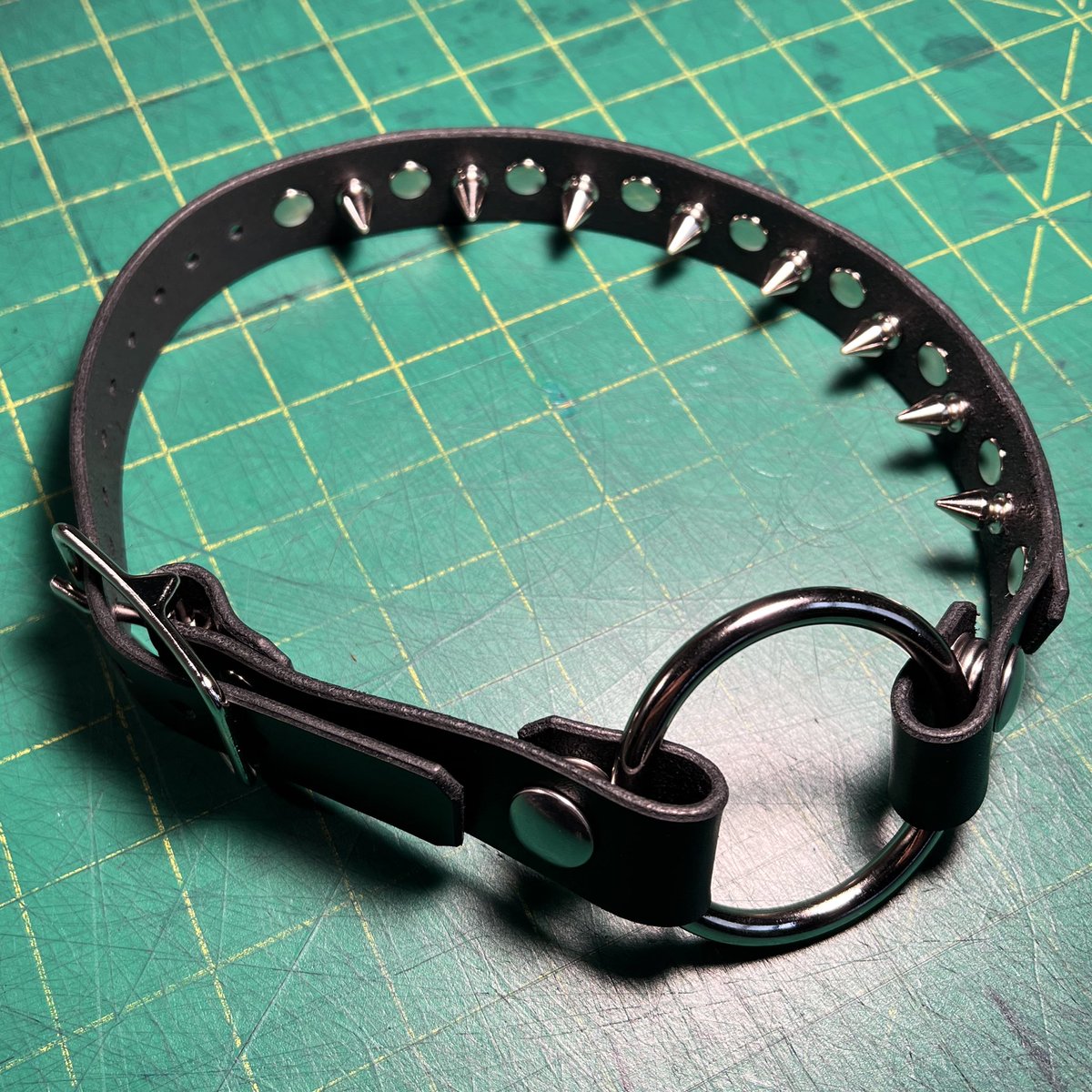 Just listed three internally spiked thigh strapon harnesses, all to fit a 18"-21" thigh. It comes with a 2" toy ring, which is fastened with snaps and can be swapped out for alternate sizes.