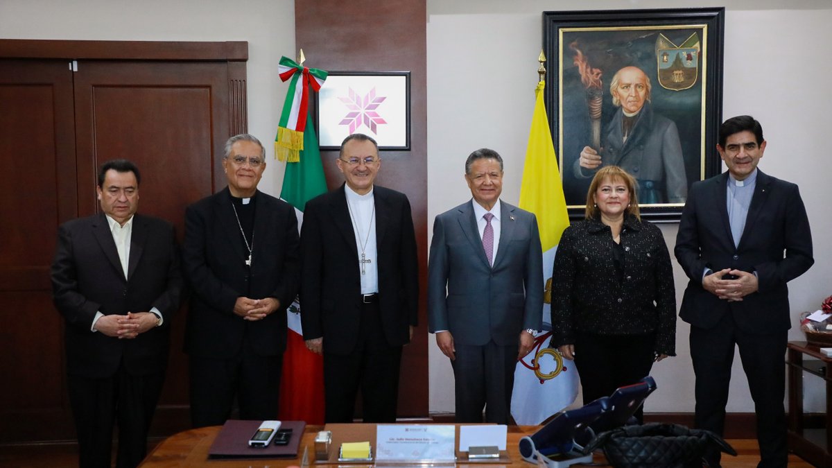 juliomenchaca_'s tweet image. Me dio gusto saludar e intercambiar puntos de vista con su Excelencia Reverendísima, Monseñor Joseph Spiteri, Embajador del Vaticano en México, a quien recibí en una visita de cortesía tras las reuniones de trabajo y recorridos que realizó en nuestro estado en los últimos días.…