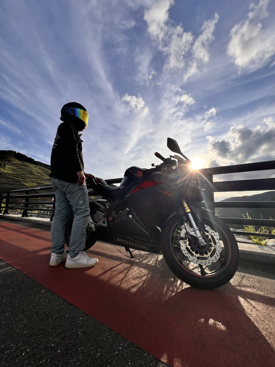 FootHero007's tweet photo. まさかバイクに乗る日が来るなんて🎉
#CBR250RR https://t.co/RGAD1CgLBe