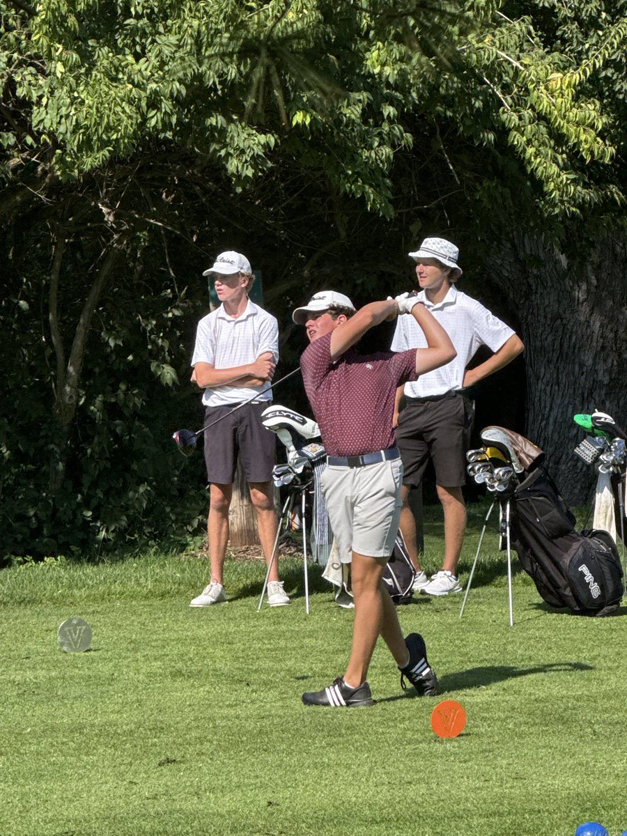 Golf_DCHS's tweet photo. The boys golf team took runner up shooting 286 at the Valley Invitational at Willow Creek GC! Way to go, guys!🏌️⛳️
Low rounds include:
Elijah Anderson (Fr) 71
Charlie DePhillips (So) 71
AJ Sposato (Sr) 71 https://t.co/A1QvBNxnEO