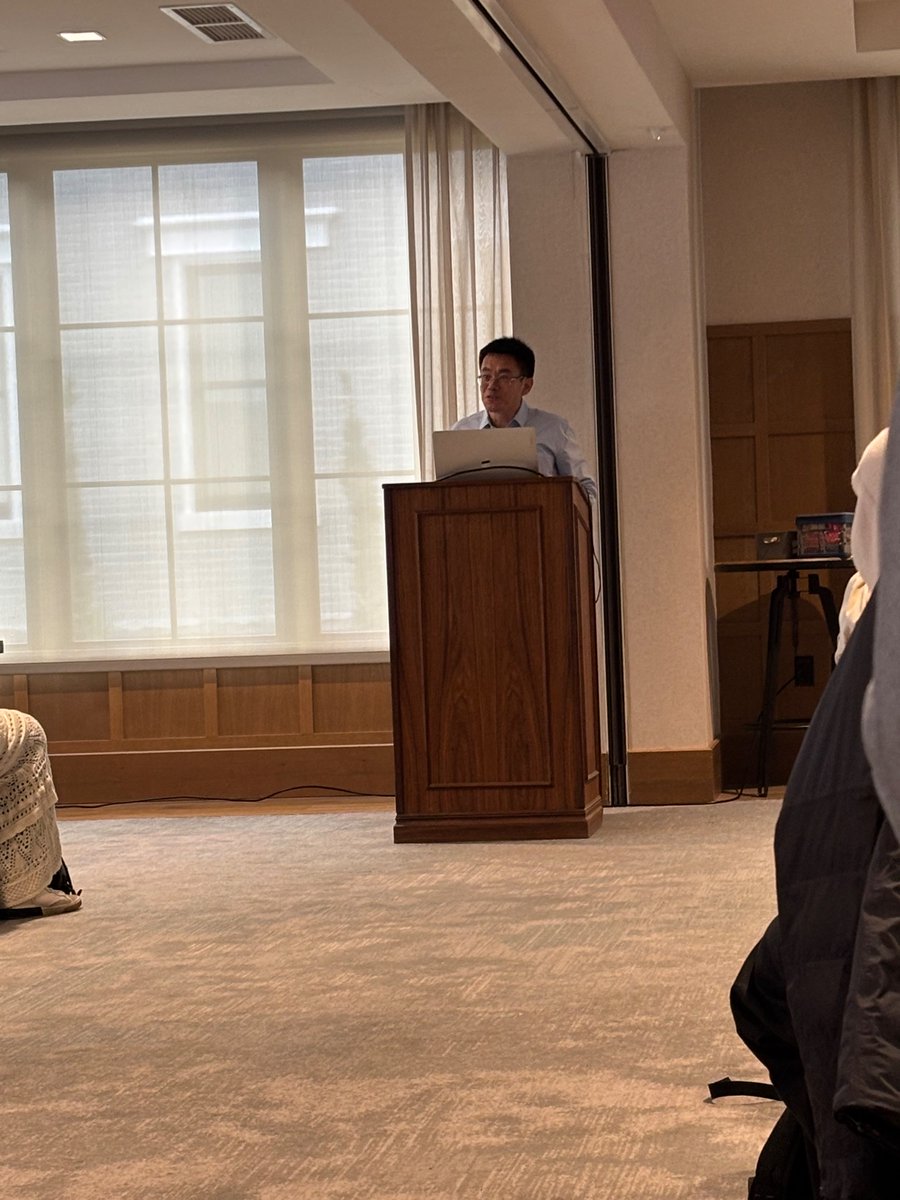LabEvavold's tweet image. Kicking off the M&amp;amp;I retreat with a talk from former member Baoyu Liu 🎉 Now in year 2 of running his own lab and part of the Levaliu conglomerate of labs in our ongoing fight to spread the good word about T cell force. Go Baoyu!