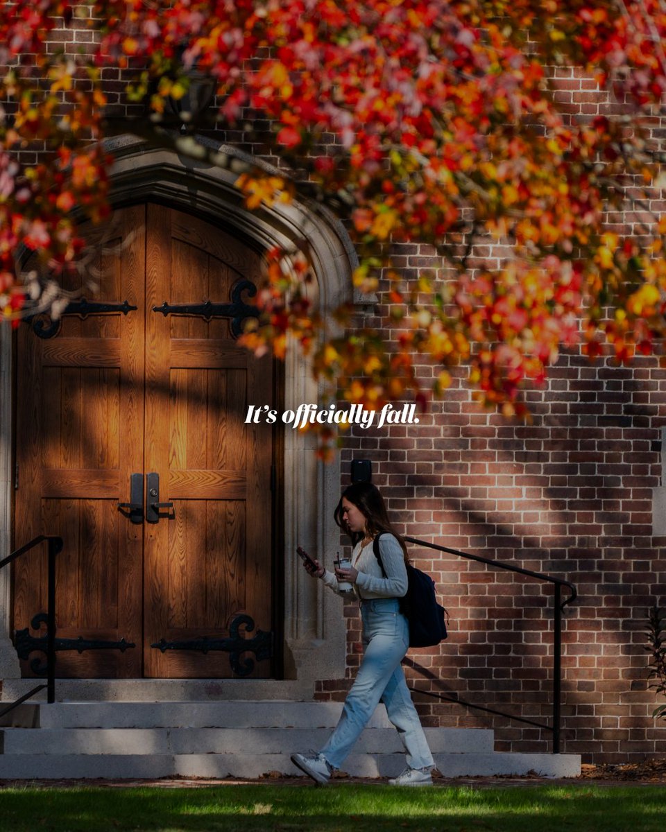 urichmond's tweet photo. It's officially fall, Spiders. 🍂🏈🕷️

#URichmond #universityofrichmond https://t.co/YlnRvEU5a2