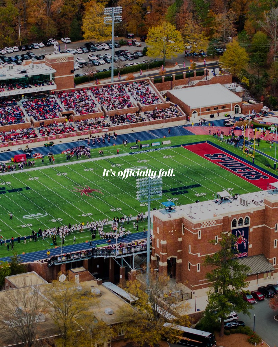 urichmond's tweet photo. It's officially fall, Spiders. 🍂🏈🕷️

#URichmond #universityofrichmond https://t.co/YlnRvEU5a2