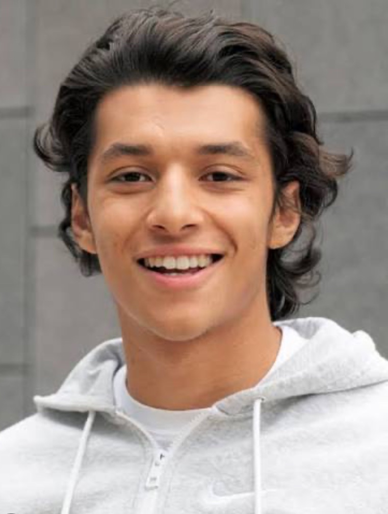 Ne me dites pas que c’est pour « Ici tout commence » ? Parce que j’ai dit qu’il pourrait jouer le rôle du frère de Malik il y a quelques semaines.. ce serait fou.