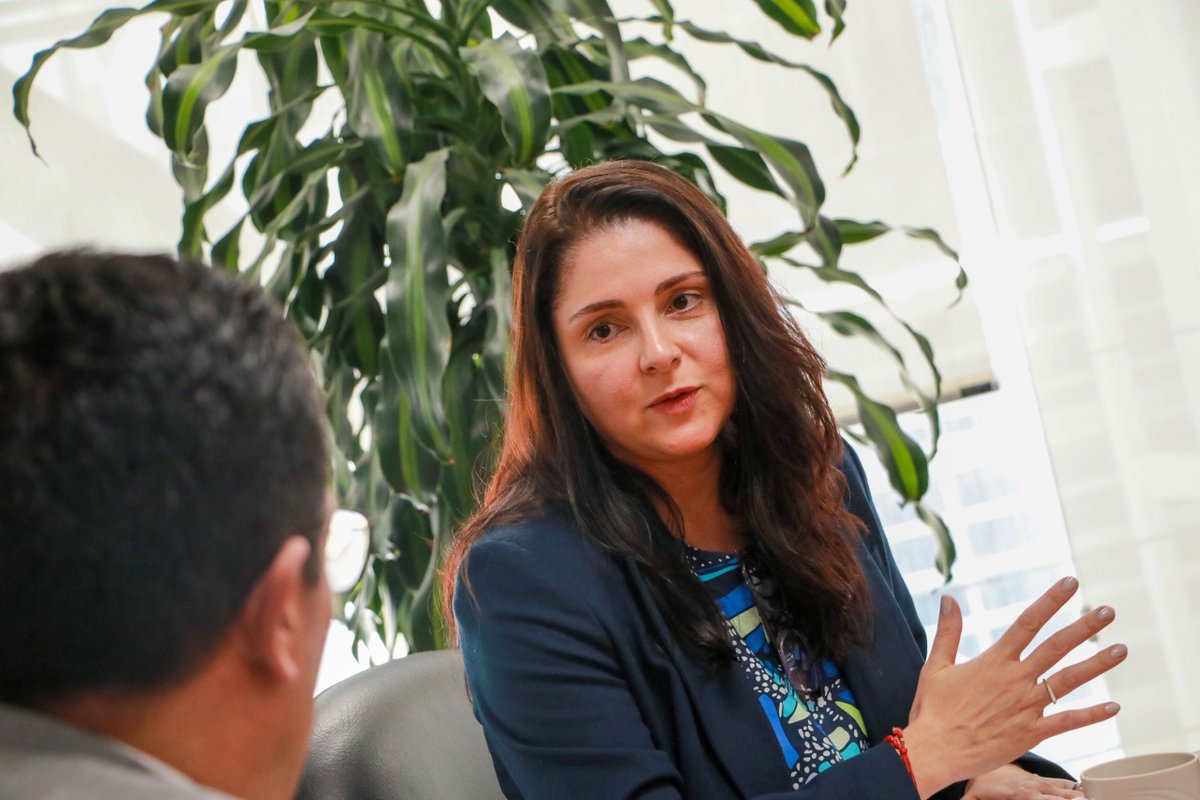 BDEcuadorBP's tweet photo. 🤝¡#Impulsamos la cooperación internacional! El #GerenteGeneral, @CRiveraBautista mantuvo un encuentro con Ignes Tristao, representante del @el_BID en 🇪🇨 sobre:
✅Bono Verde
✅Seguridad hídrica en la Amazonía
✅Retroalimentación  de resultados obtenidos tras la reunión de #REDECA https://t.co/d1KbvjsHk8