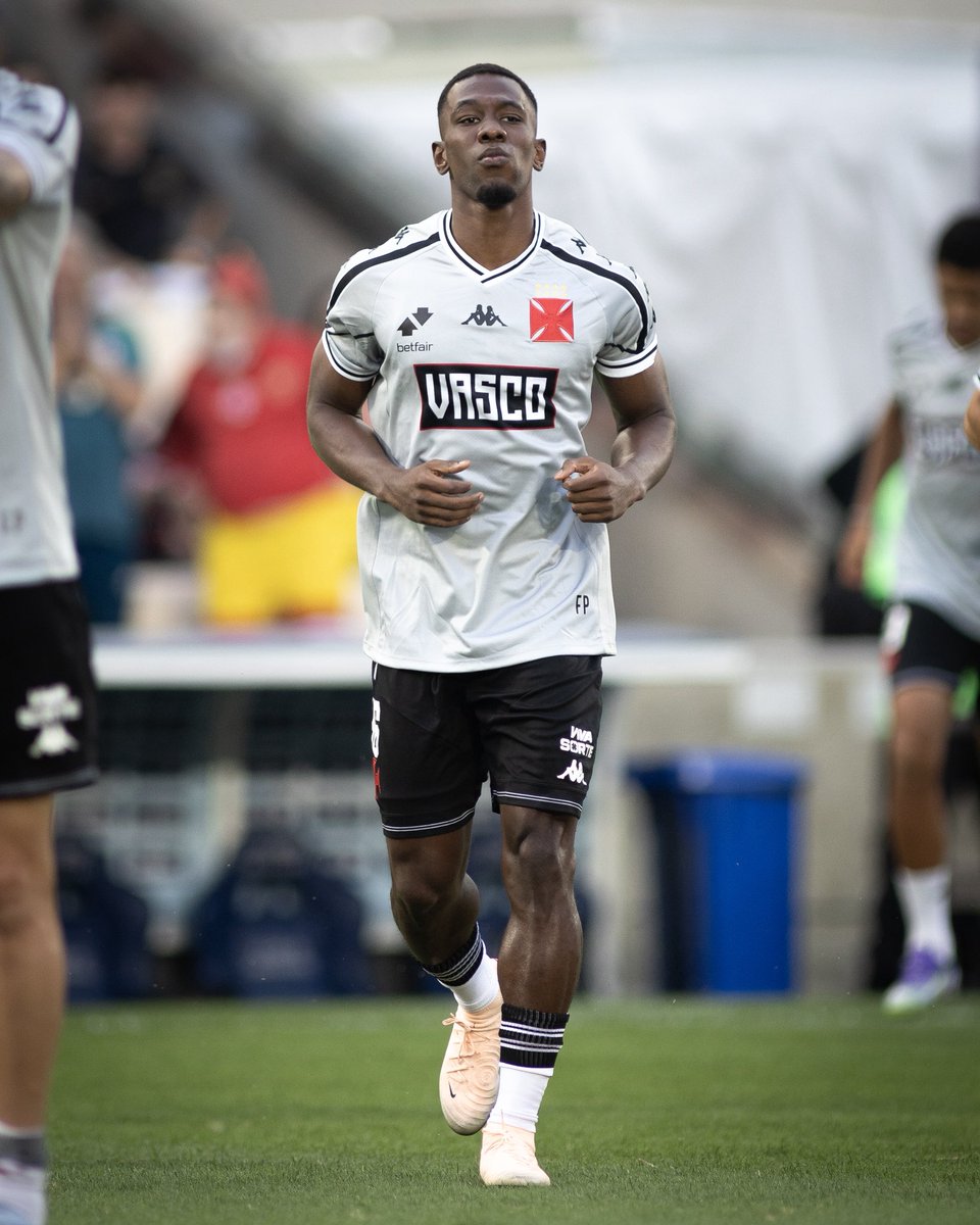 newscolina's tweet image. Essa camisa é MUITO LINDA!

📸 | Matheus Lima