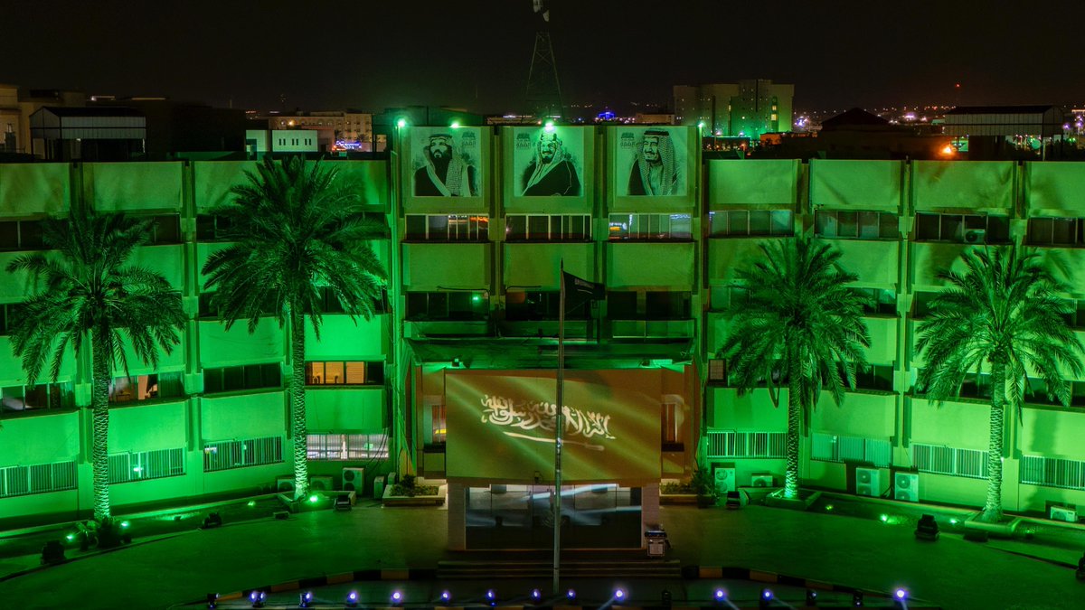 مبنى #إمارة_منطقة_الجوف يتوشح بألوان الوطن ابتهاجًا بـ #اليوم_الوطني_السعودي95 
#عزنا_بطبعنا