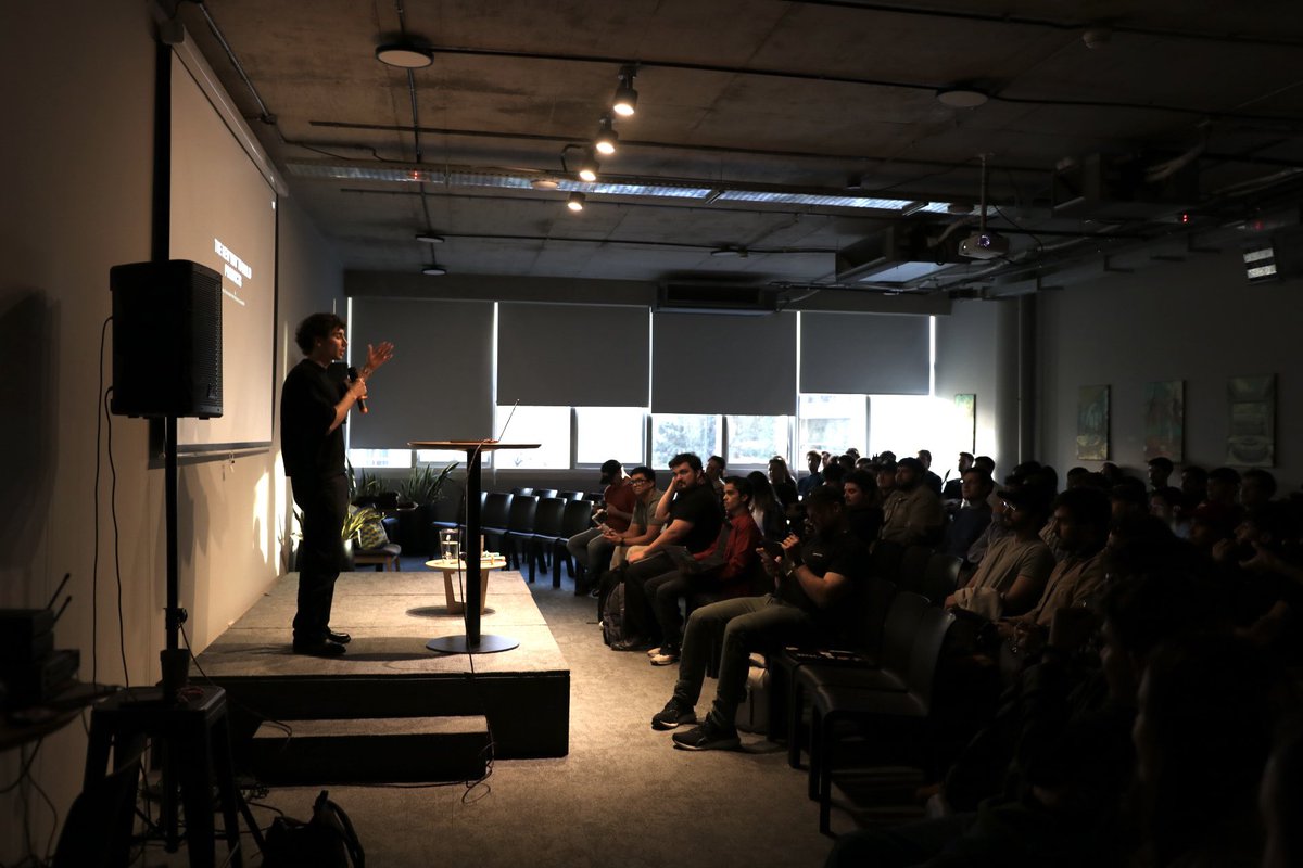 First <a href="/v0/">v0</a> x <a href="/ElevenLabsDevs/">ElevenLabs Developers</a> meetup in Buenos Aires.

w the great <a href="/montonenico/">monto</a> and <a href="/thorwebdev/">Thor 雷神 ⚡️</a> 🐐