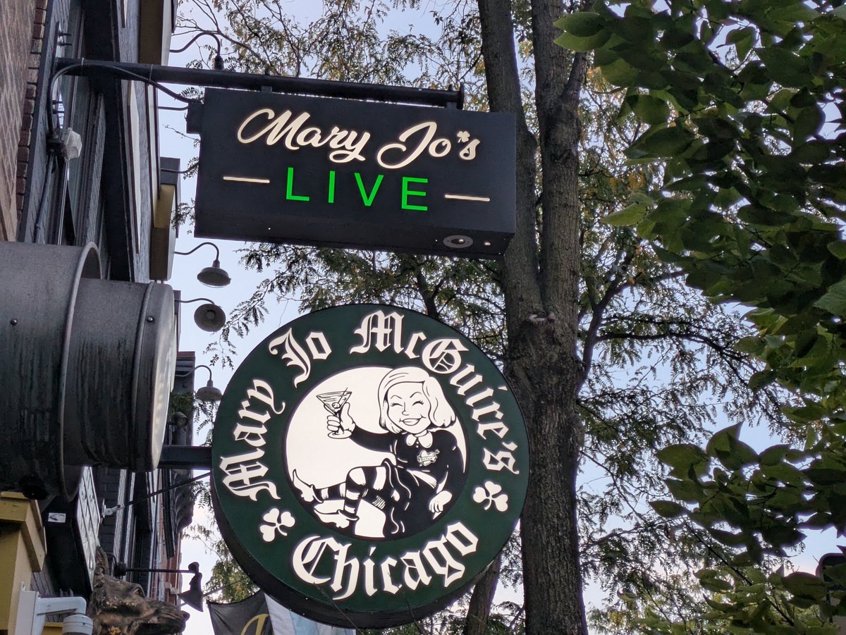 OmegaSignChicag's tweet image. 🌟Blade signs are a game-changer for local businesses! These eye-catching, perpendicular signs grab attention from passersby, enhancing your brand's visibility. Perfect for streetscapes and storefronts, they invite customers in and boost sales! 🏪💰 
🔥 #BusinessBoost #BladeSigns