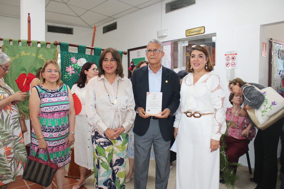 🌸✨ La IX ExpoFlora 2025 brilló en la UTP Coclé los días 18 y 19 de septiembre 🌿🎓.
Con el lema “Mujeres hoy, mañana y siempre” 👩‍🌾💐, se celebró la cultura, la biodiversidad y el talento local. 🌍🤝