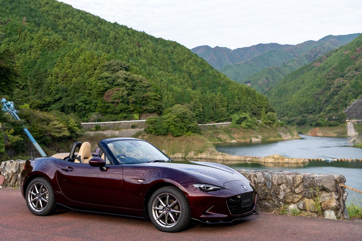 有間ダムにやって来た
涼しいどころかちょっと寒いぐらいの気温だけどオープン気持ち良い！