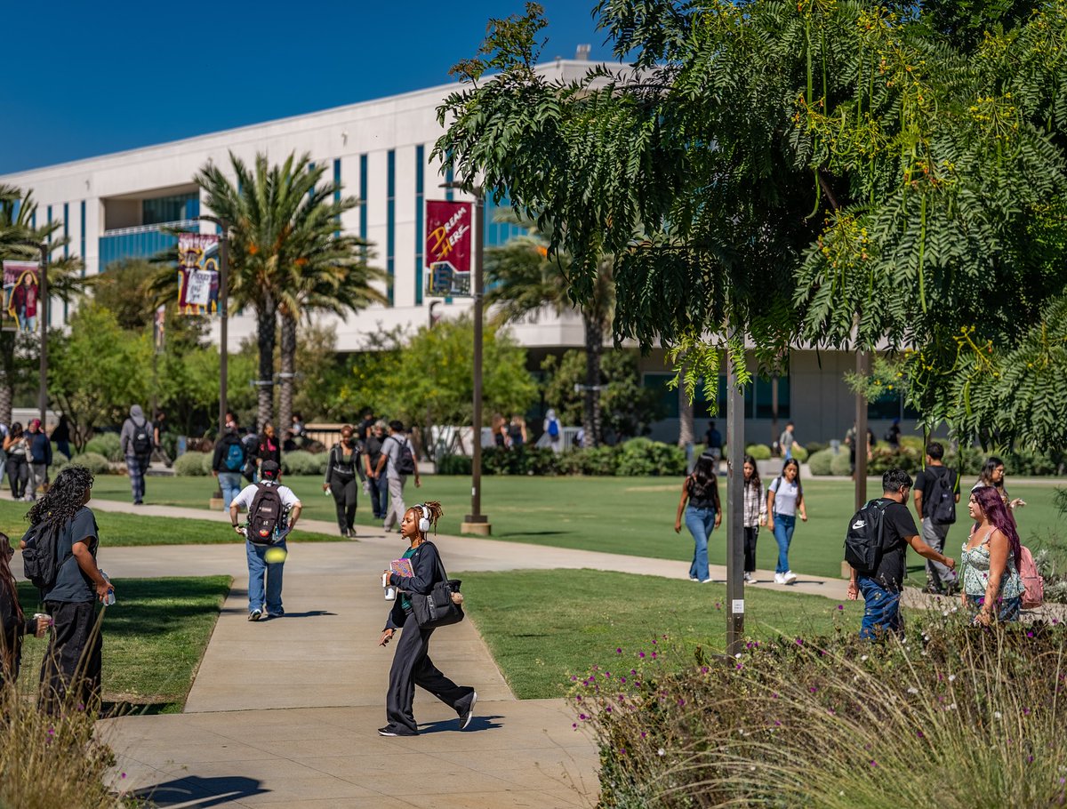 DominguezHills's tweet image. Explore, connect, and celebrate all things CSUDH at Discover Dominguez Hills! ❤️
From campus tours to performances and giveaways, there’s something for everyone.  Mark your calendar. You won’t want to miss it! 🎉

🗓️: Saturday, October 11
⏰: 9 a.m - 1 p.m.
📍: CSUDH Campus
