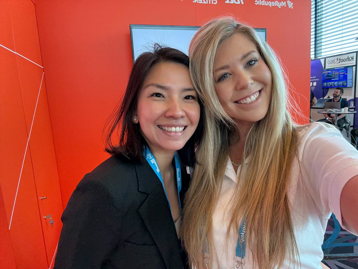 UseMultiplier's tweet image. The conversations on the future of work continues... this time in 🇦🇺

Alexandra, Liying, Aaron, and Evrett are at the @HRLDTechFest,  connecting with incredible HR leaders about building a borderless workforce.

We&apos;re running live demos all day and have swags to give away 🧦