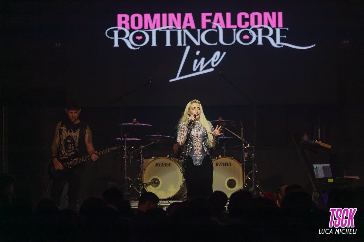 "Romina Falconi chiude il tour Rottincuore Live ai Magazzini Generali di Milano. Ecco a voi come è andata…"
#TheSoundcheck
#RominaFalconi
#Rottincuore
#live
#Milano
<a href="/RealRominaF/">Romina Falconi</a> 
<a href="/freak3chic/">Freak & Chic</a> 
thesoundcheck.it/2025/09/22/rom…