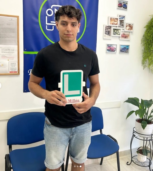 AQUÍ TENÉIS LOS ÚLTIMOS APROBADOS DEL VERANOO. ¡¡ CARLOS, MOISES Y EROS. ENHORABUENAA CHICOOS !! 🍀💪🏽✨️