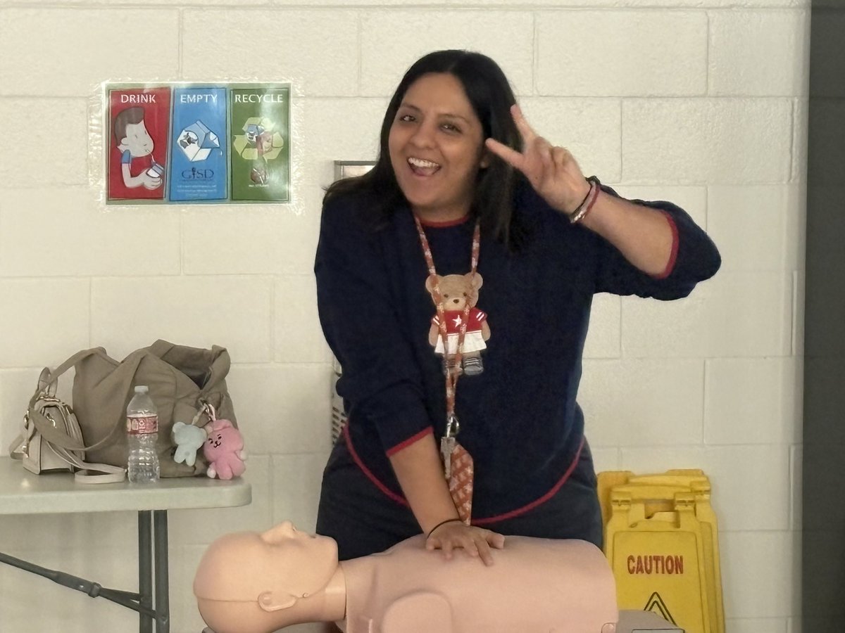 KendallHasse's tweet photo. Learning together to save lives @MPA_Jaguars . #CPRtrained @AmericanHeartTX ❤️ #AED https://t.co/sl3BJb4wjl