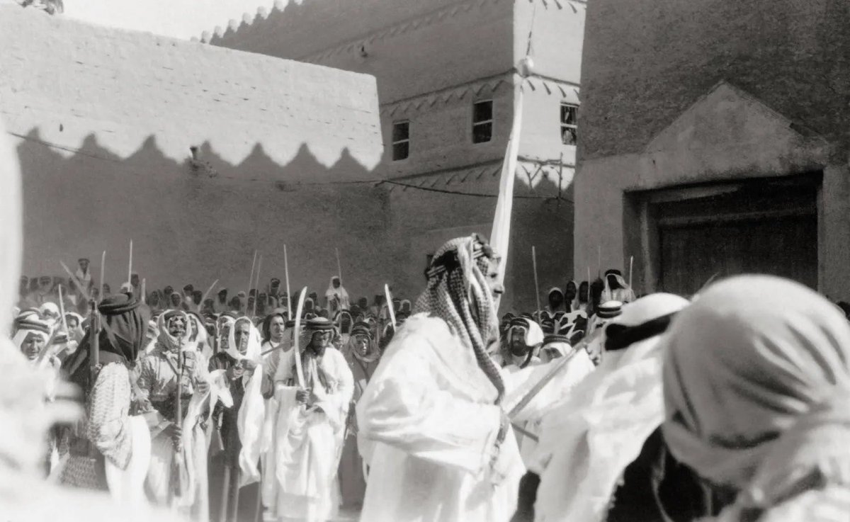 #متابعات 
صحيفة الشرق الأوسط <a href="/aawsat_News/">صحيفة الشرق الأوسط</a> 
تستفيد من حملة إتاحة الوثائق وتنشر ثلاث مواد صحفية بمناسبة اليوم الوطني استناداً إلى وثائق من دارة الملك عبدالعزيز خطوة مهمة في بداية رحلة متميزة بين الصحافة الجادّة ودارة الملك عبدالعزيز  المؤسسة العريقة في خدمة التاريخ الوطني