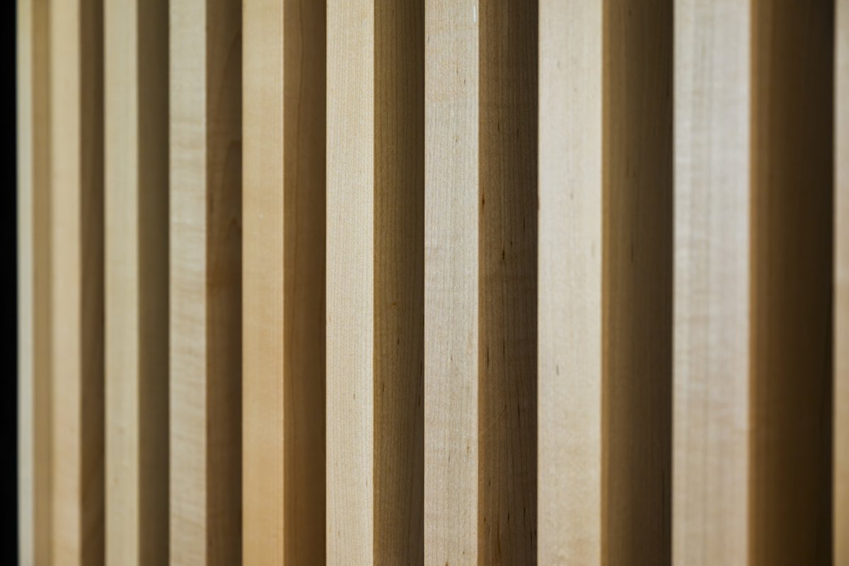 DBSI_Inc's tweet photo. At @PelicanCU's Opelousas branch, every detail is intentional.

Wood battens soften acoustics, ITMs enable self-service, and subtle flooring patterns guide the member journey through subconscious wayfinding.

This is purposeful design in action

#DBSIDesign https://t.co/XIhi6sNCXJ