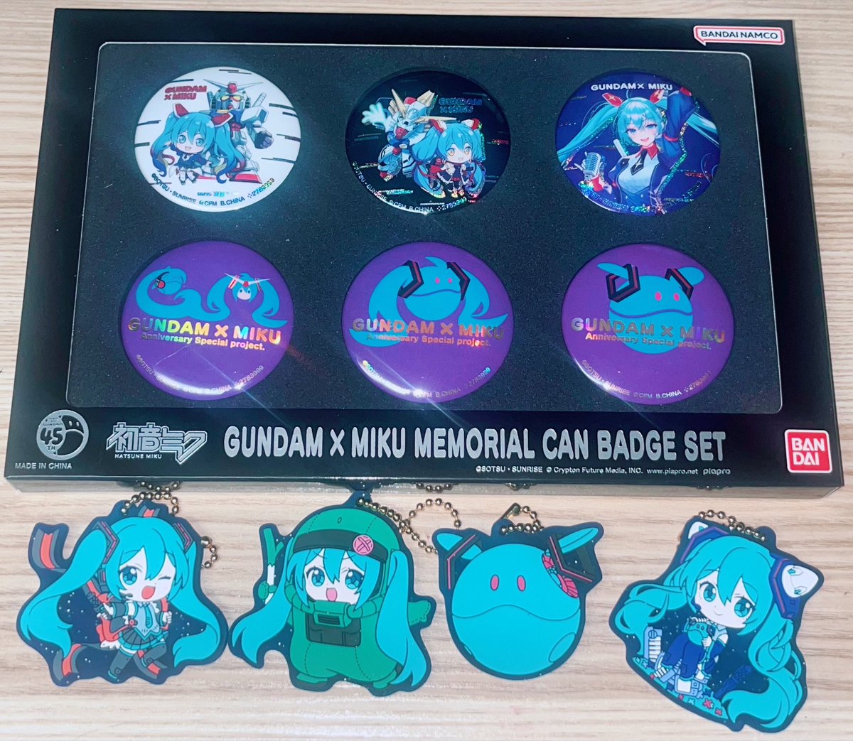 mikusagi01's tweet image. I picked up some things during my stay in NJ~
I didn&apos;t know the american dream mall had a bandai namco store...!
I was happy to find these there٩(^‿^)۶  
Im loving the gundam x miku collab so far!