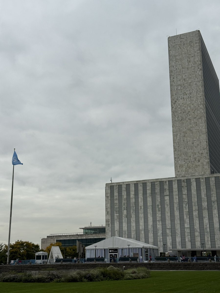 Busy day as we hosted Foreign Minister <a href="/MofaJapan_en/">MOFA of Japan</a> Iwaya at @JapanSociety, Cabinet Secretariat w/ <a href="/shib30/">Ken Shibusawa</a> and Gender Minister Mihara (<a href="/miharajunco/">三原じゅん子</a>) along with speaking at the UN and other global engagements — tired but energized by what’s ahead! 🌍🙌 #USJapan #UNGA