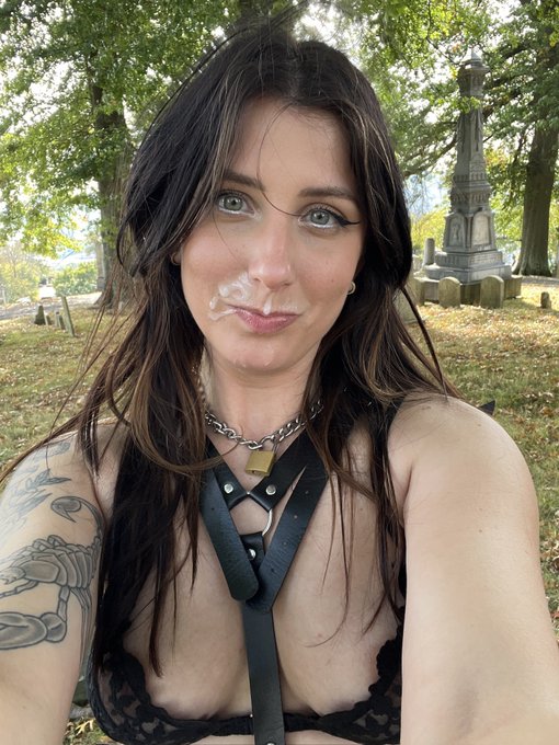 Watch LunaHillX's leaked NSFW photo on TwXstars