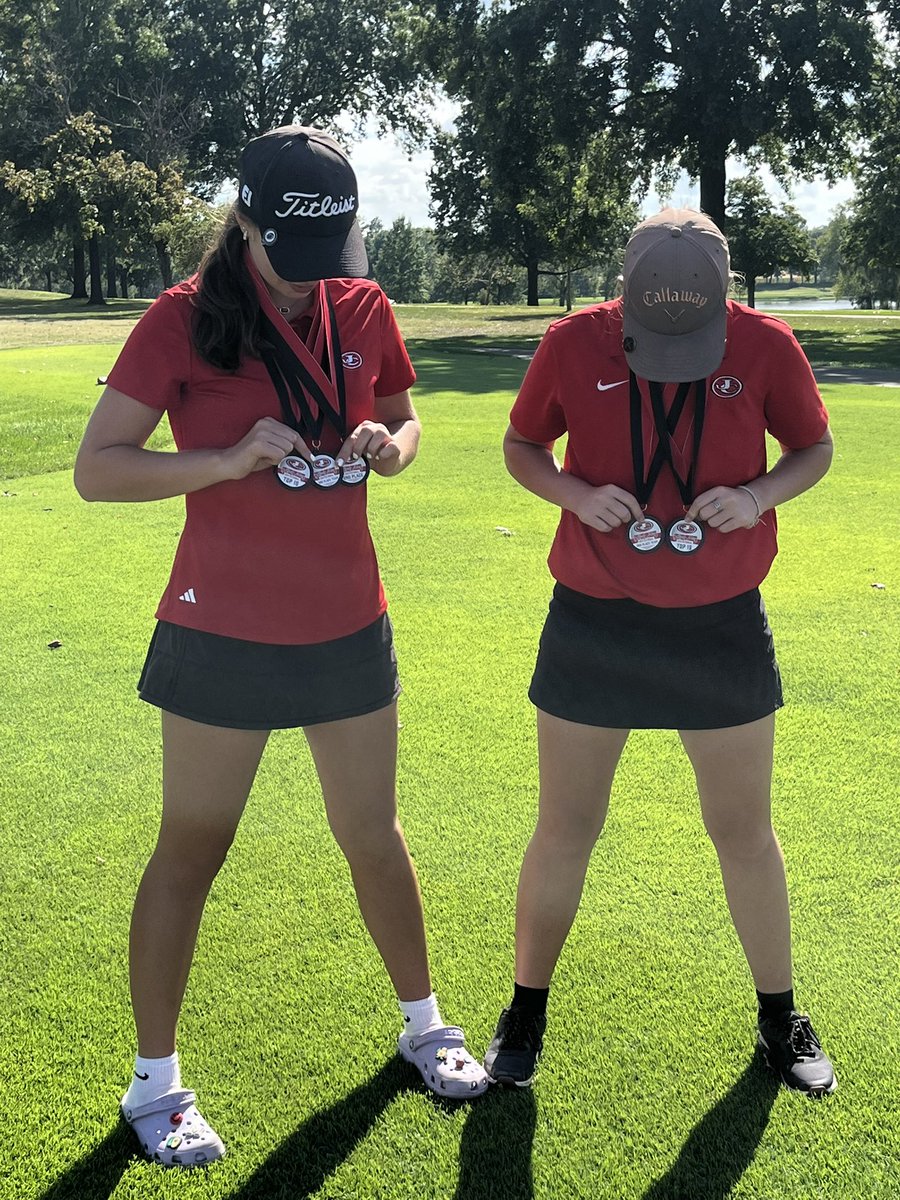 JeffCityJays's tweet photo. We would like to thank all the teams that made it out to the Lady Jays Golf Invitational today. Thank you Chris Nelson and Meadow Lakes for hosting. Congrats Lady Jays on a 3rd place finish. Mia McGraw 2nd overall and Katie Grefrath 6th! https://t.co/1xUYwhjgsU