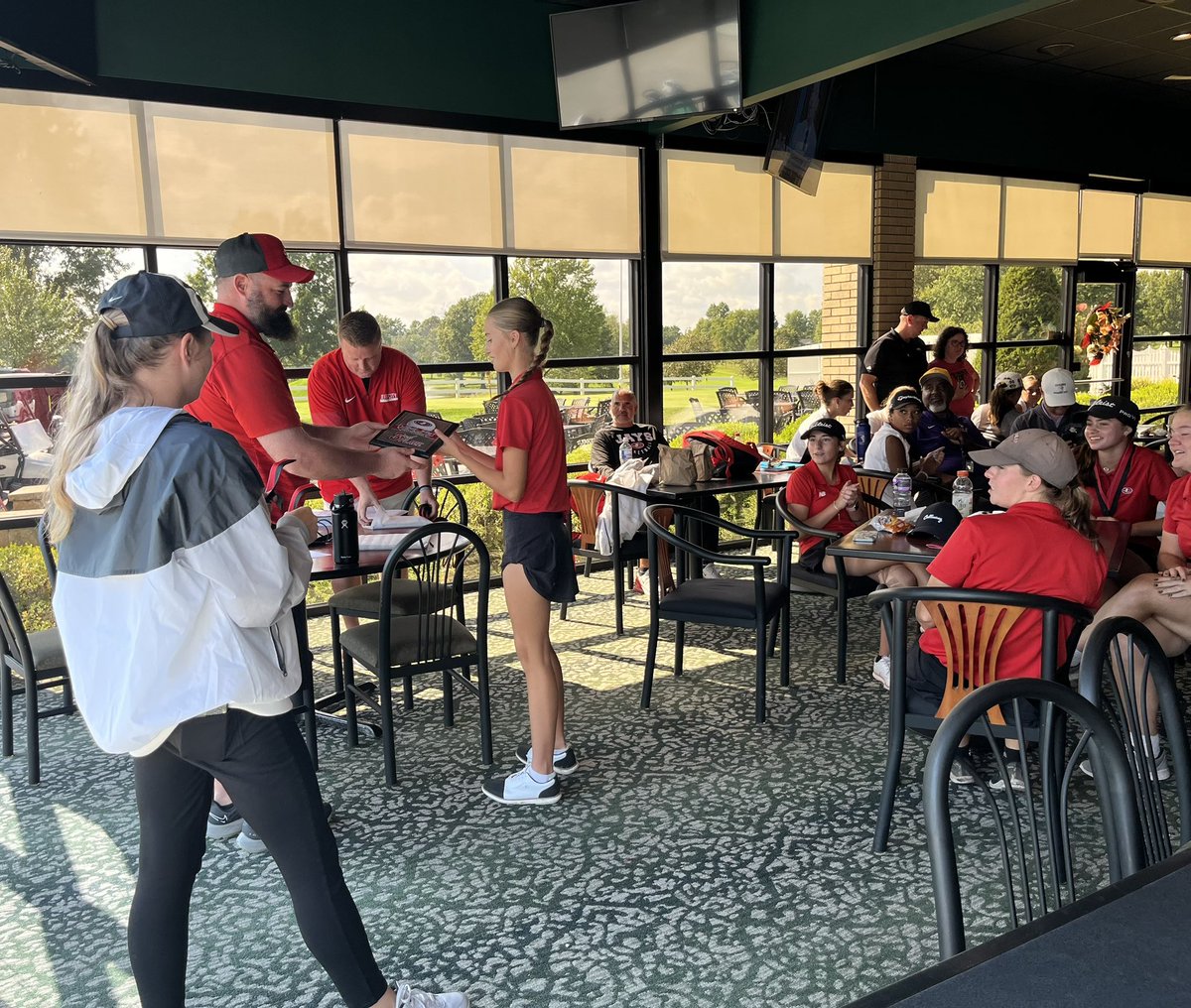 JeffCityJays's tweet photo. We would like to thank all the teams that made it out to the Lady Jays Golf Invitational today. Thank you Chris Nelson and Meadow Lakes for hosting. Congrats Lady Jays on a 3rd place finish. Mia McGraw 2nd overall and Katie Grefrath 6th! https://t.co/1xUYwhjgsU