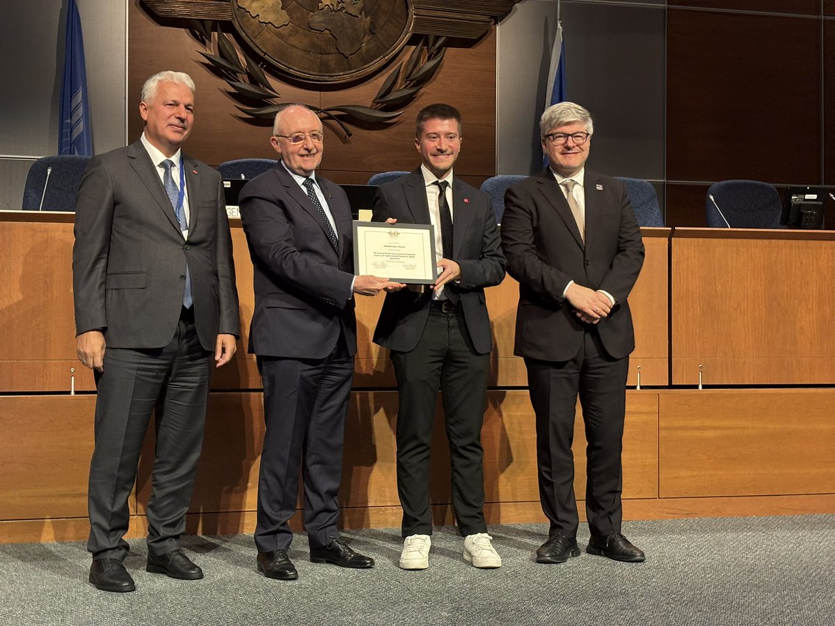 TC_ICAODT's tweet photo. ICAO 42. Genel Kurulu vesilesiyle düzenlenen Uluslararası İnovasyon Yarışmasını “Air Traffic Controller Diversion &amp; Support System” adlı projeleriyle ülkemizden üniversiteli gençlerin kazanmasından gurur duyduk. https://t.co/mTwg5ETk9Y