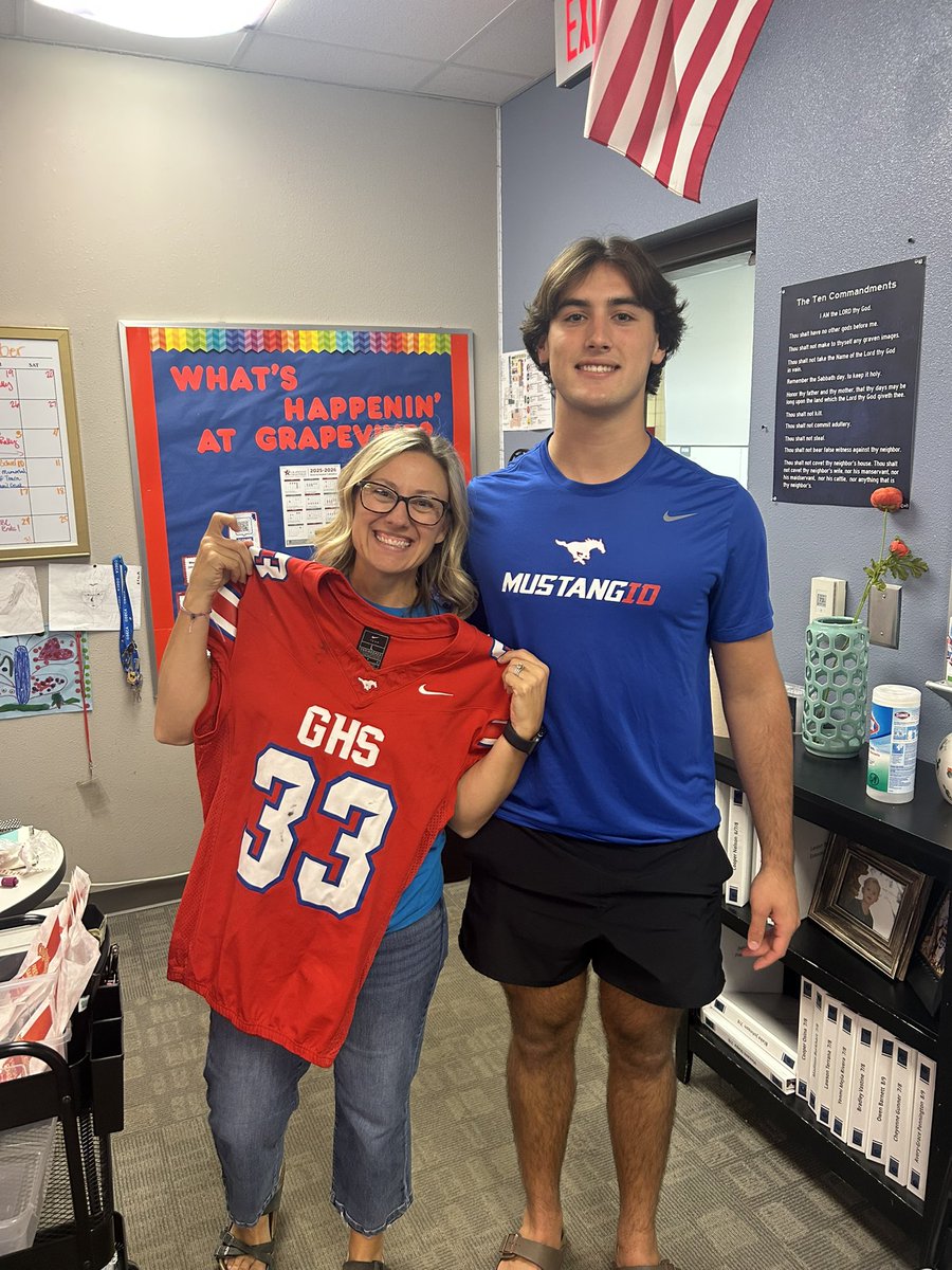 Thank you Mrs. Dearmond for your patience and support towards me and my classmates! I am incredibly grateful to have you as my teacher #teacherappreciation <a href="/coachrsmith12/">Coach Ryan Smith</a> <a href="/GHSMustangsFB/">GHSMustangsFootball</a>