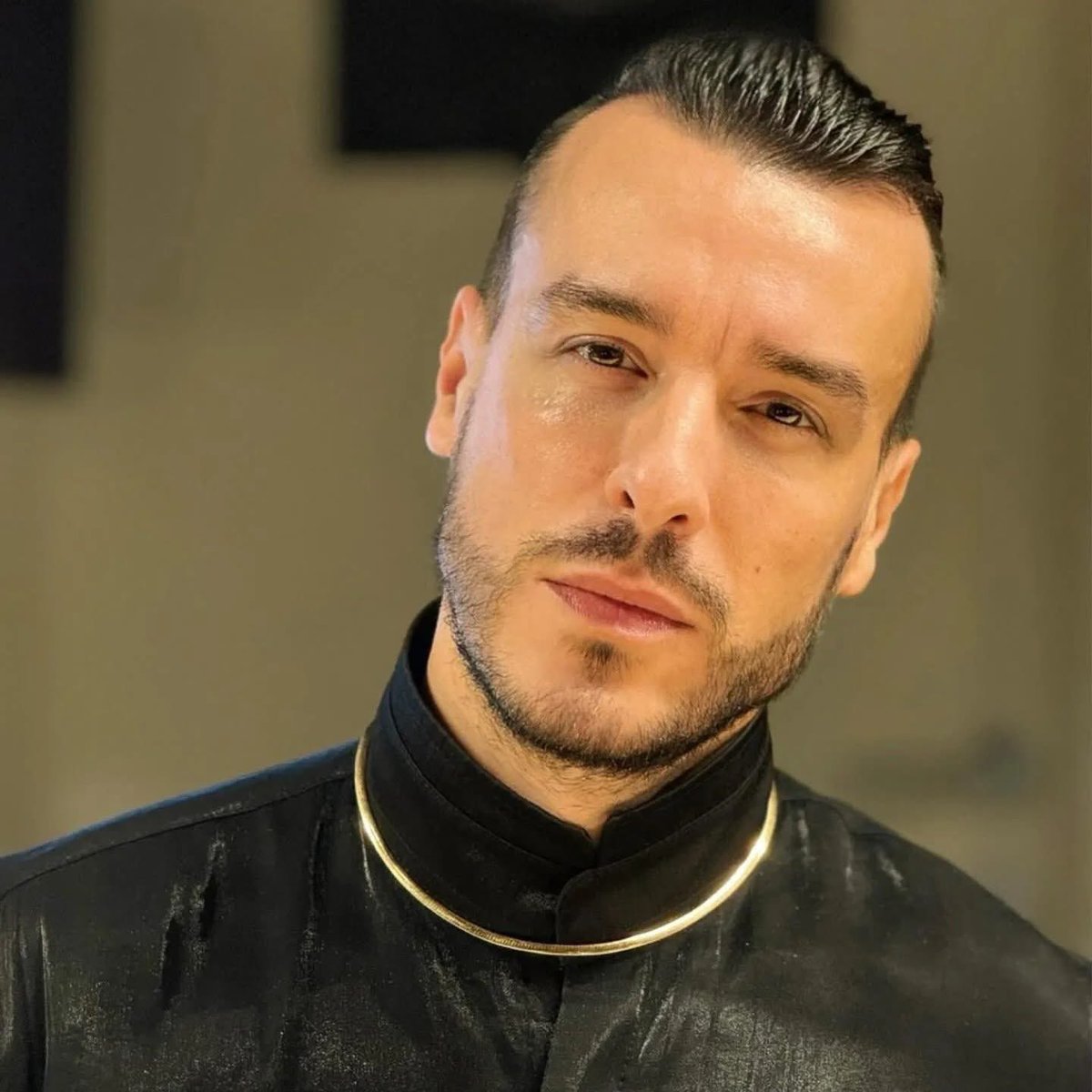Cem Adrian: “Benim medeniyete zerre inancım kalmadı. Biz insanlık hiçbir yere varamamışız. 

Filistin’de olanları görmezden, duymazdan gelen ve durdurmayan insanlık… Marsa gitsek ne olur?”