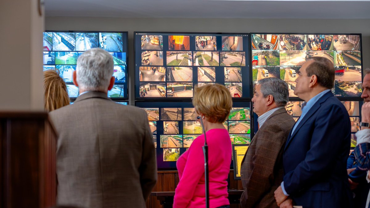 La impunidad se acaba 🫱🏻‍🫲🏼

Más carabineros en las calles, mejor tecnología, apoyo a quienes nos cuidan y protección real para las víctimas.

Con mano firme, vamos a devolverle la seguridad a cada barrio de Chile 🇨🇱