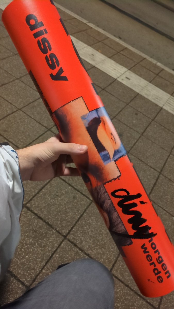 War n certified banger und hab mir dazu noch n signiertes Plakat krallen können. :3