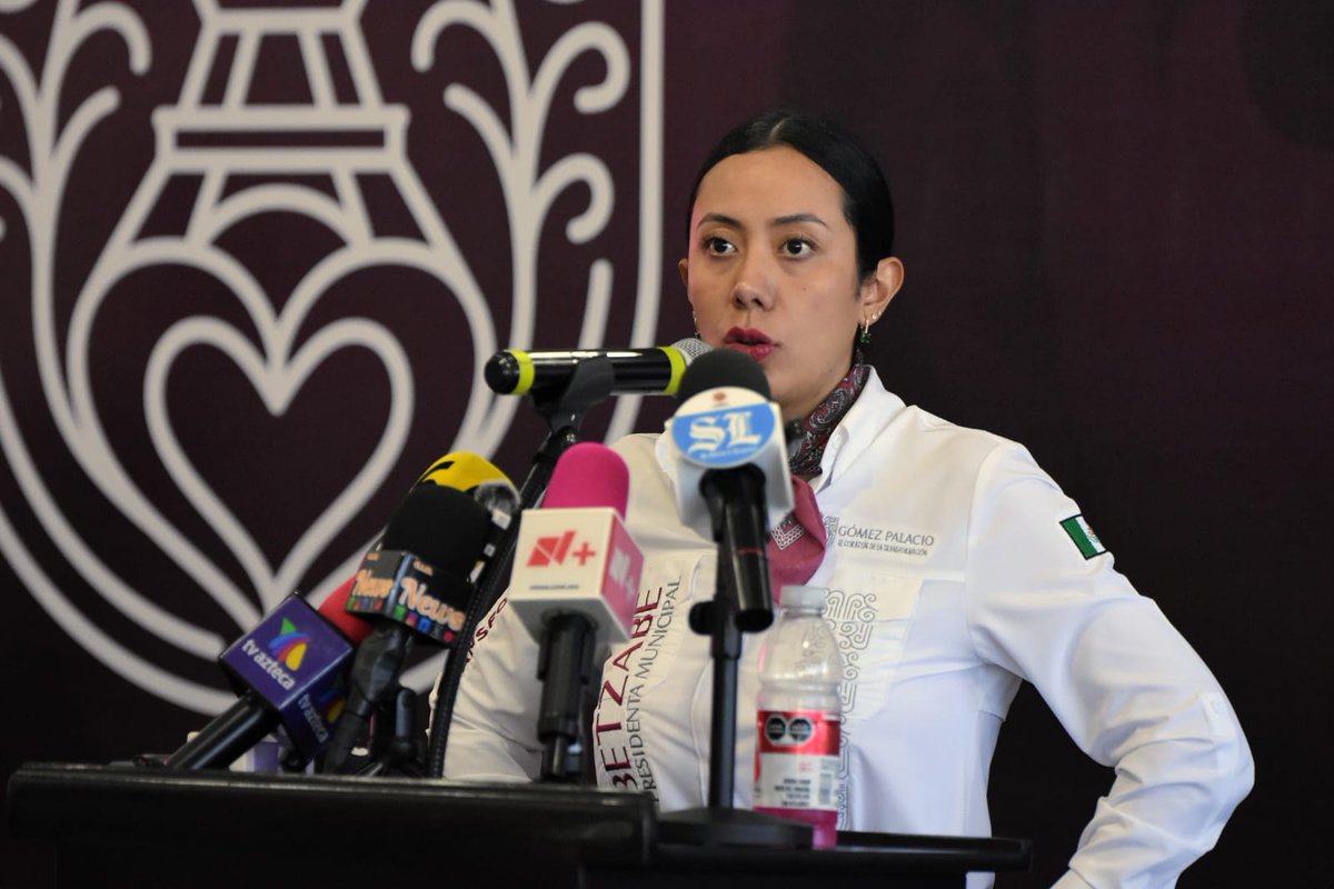 . <a href="/BetzabeMtzA/">Betzabé Martínez Arango</a>  dialoga con reporteros y responde a temas diversos, entre ellos el Alcoholímetro

wp.me/p5j8J4-3ba

#GómezPalacio #Noticias #Lunes #Periodistas #Noticias #ComarcaLagunera #FelizLunes #LagunaPrensa