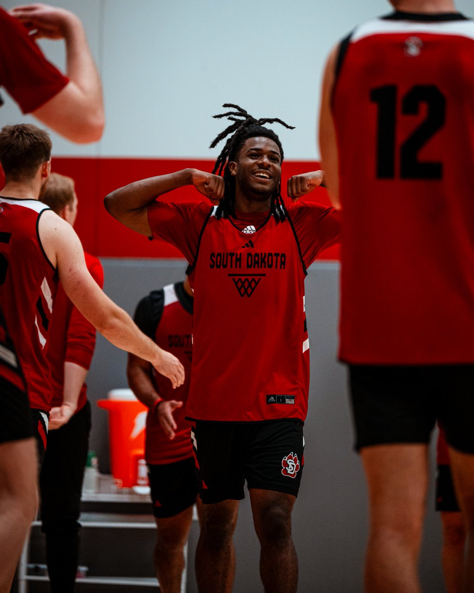 SDCoyotesMBB's tweet photo. Officially back at it 😤

#GoYotes x #WeAreSouthDakota https://t.co/q5KGEmTnwJ