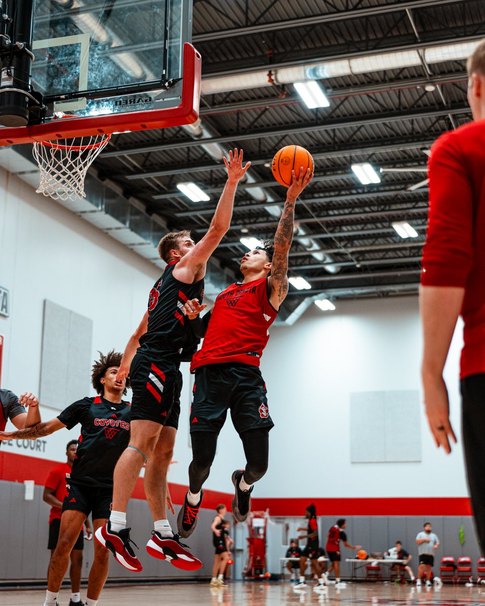SDCoyotesMBB's tweet photo. Officially back at it 😤

#GoYotes x #WeAreSouthDakota https://t.co/q5KGEmTnwJ