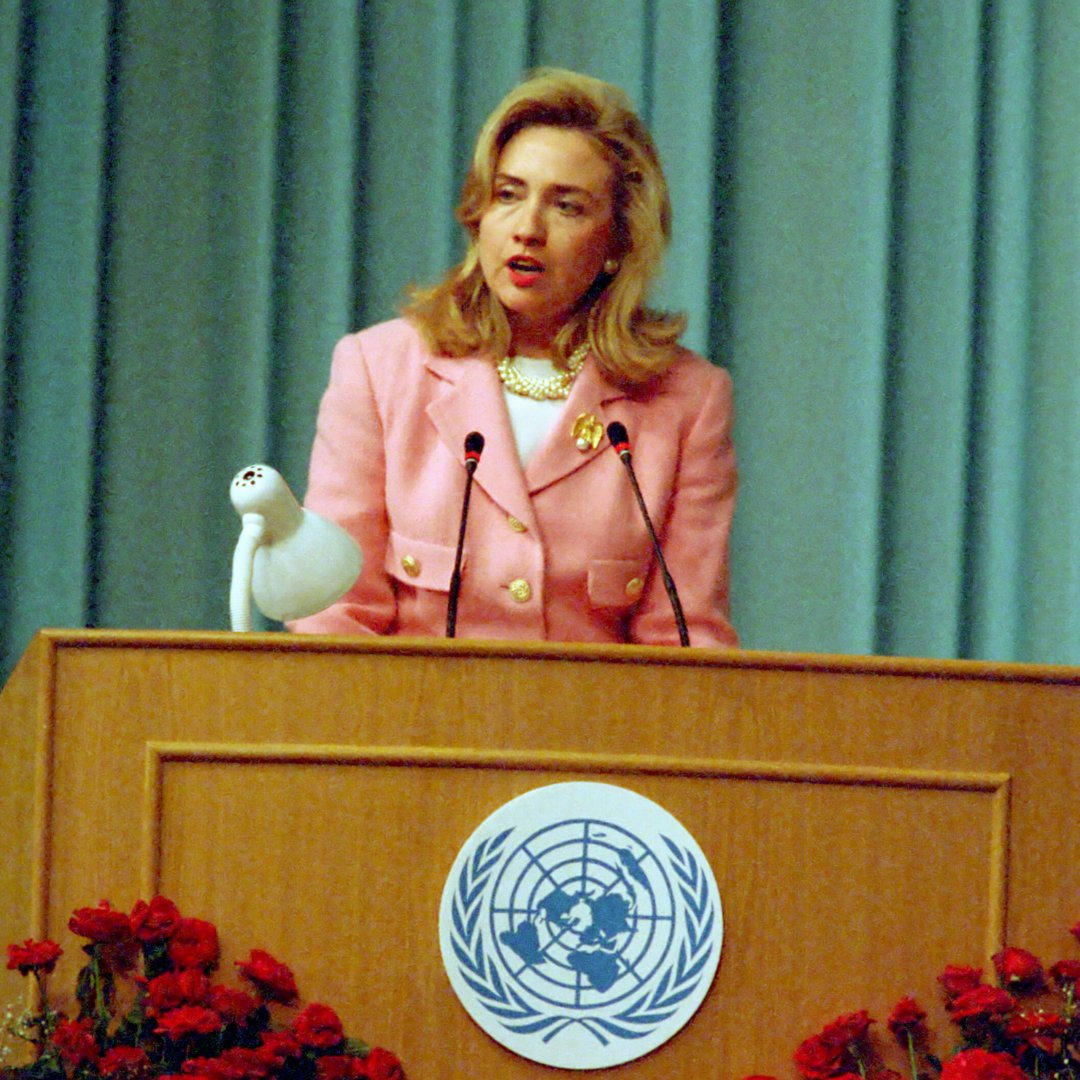 Hillary Clinton tweet media