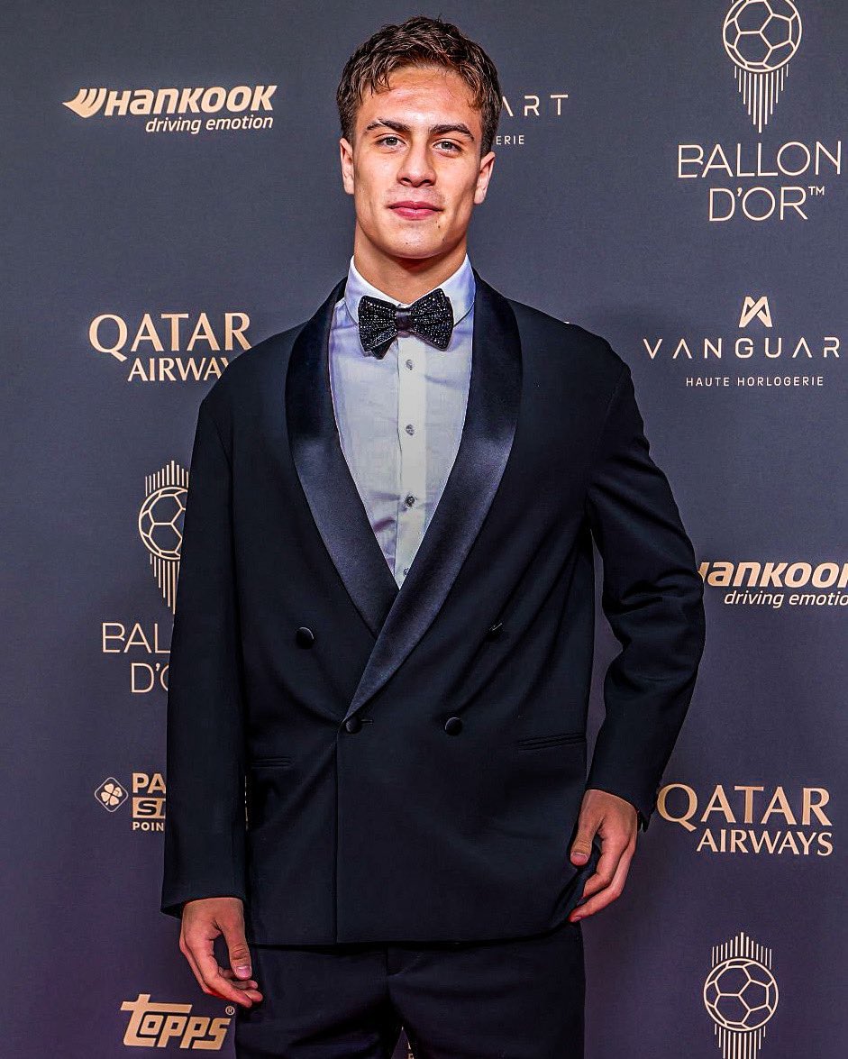 FootyBuzzy's tweet photo. 🤵‍♂️🌟 Turkish superstar Kenan Yıldız steps onto the #BallondOr stage in style! 🇹🇷

#Kenan #Juventus https://t.co/PIXrbI5XyG