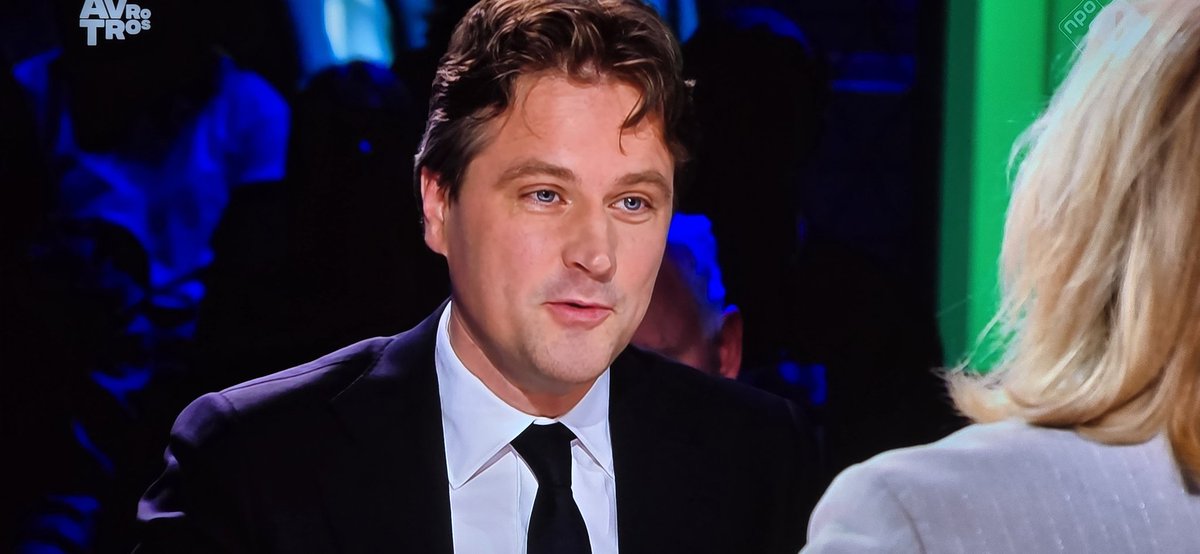 #Bontenbal moet 't allemaal nog waarmaken of hij écht 't constructieve alternatief is voor de politieke chaos waarin ons land verkeert. 
Wat me in hem aanspreekt is dat hij in de spiegel durft te kijken, gemaakte fouten door 't CDA erkent en de lat voor zichzelf  hoog legt. #Eva