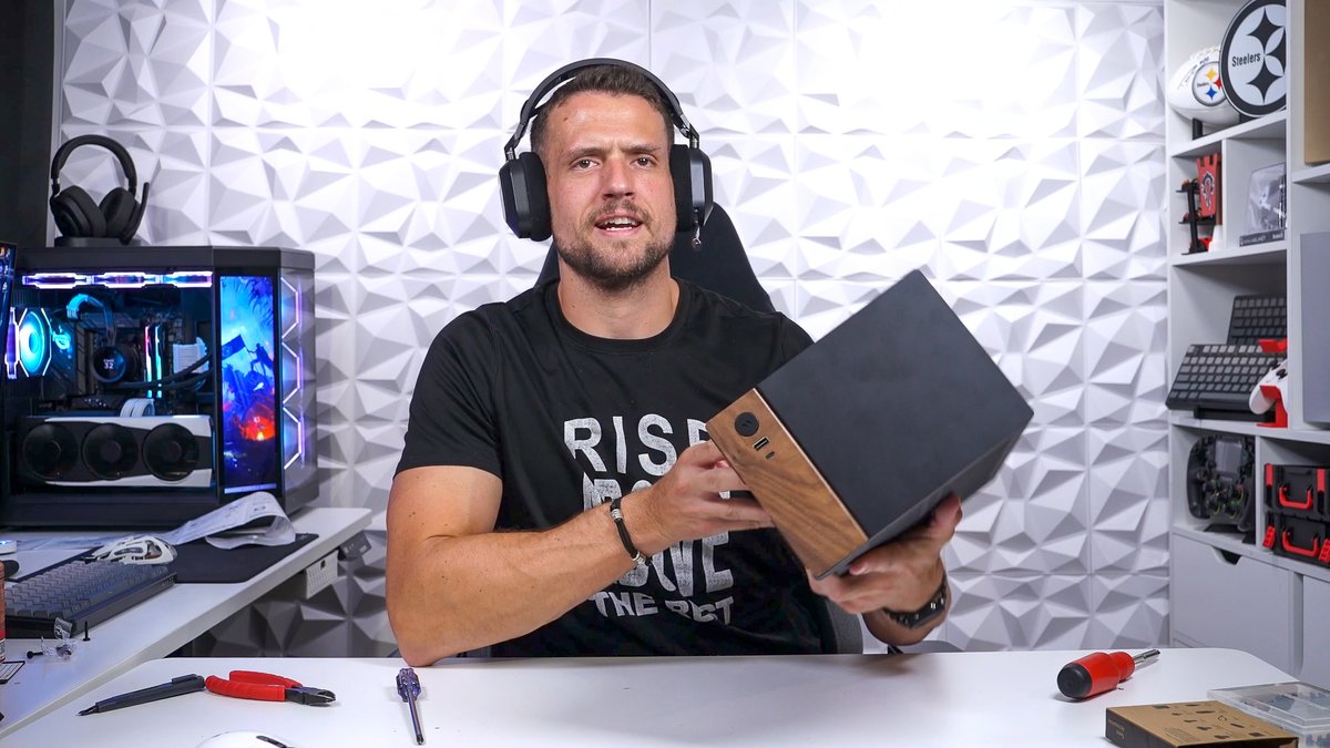 ZachsTechTurf's tweet image. Thursday's PC building livestream featured the Ryzen 7 9700X and RTX 5070 inside the Fractal Design Terra case.
I'm always running a gaming PC giveaway during these livestreams, so be sure to tune in. The streaming schedule is always posted in the ZTT Discord.
You can…