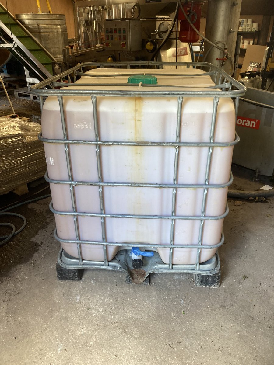 tuttsclumpcider's tweet image. Over 1,600 litres of juice for next years Cider pressed today from apples which would have otherwise been wasted 🍎🍏 #monday #dontwastethem #recycle #propercider