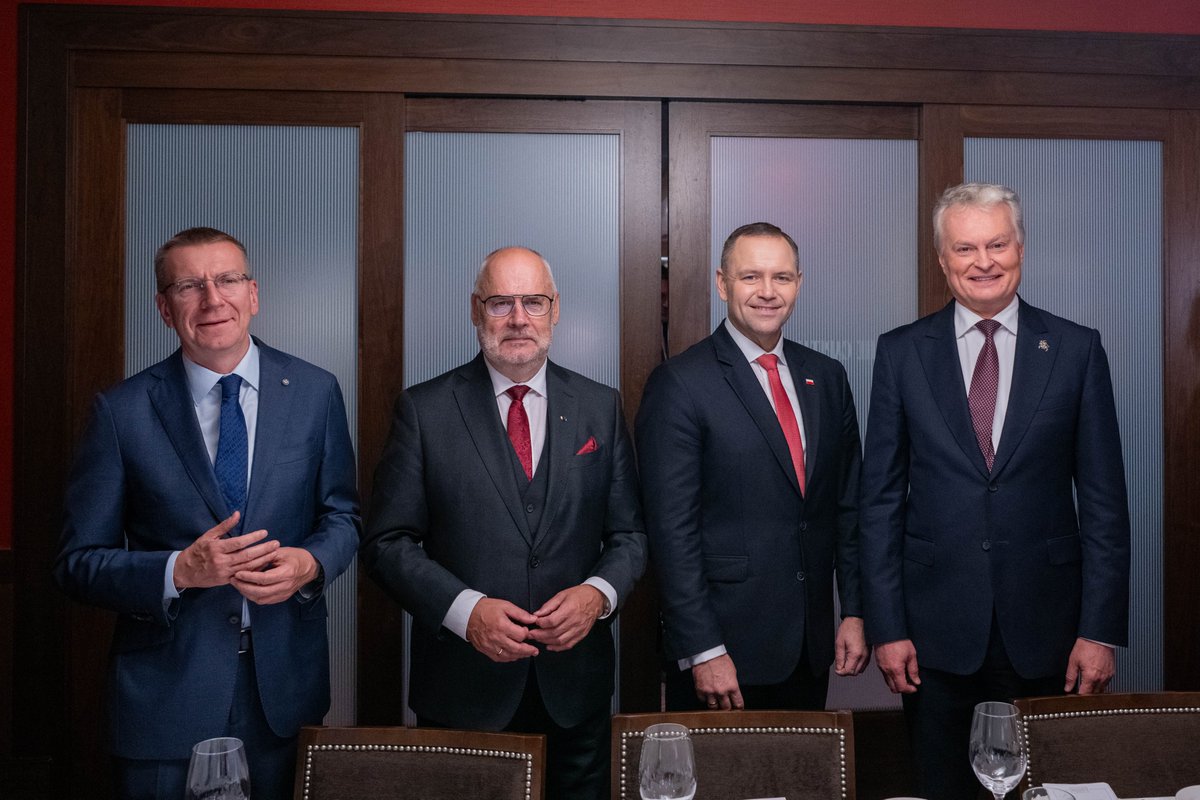 Gitanas Nausėda (@gitanasnauseda) on Twitter photo With Presidents 🇱🇻 <a href="/edgarsrinkevics/">Edgars Rinkēvičs</a>, 🇪🇪 <a href="/AlarKaris/">Alar Karis</a> and 🇵🇱 <a href="/NawrockiKn/">Karol Nawrocki</a>, we coordinated our positions on the sidelines of #UNGA80.
Close Baltic–Polish cooperation is essential for the security of NATO’s eastern flank! With Presidents 🇱🇻 <a href="/edgarsrinkevics/">Edgars Rinkēvičs</a>, 🇪🇪 <a href="/AlarKaris/">Alar Karis</a> and 🇵🇱 <a href="/NawrockiKn/">Karol Nawrocki</a>, we coordinated our positions on the sidelines of #UNGA80.
Close Baltic–Polish cooperation is essential for the security of NATO’s eastern flank!