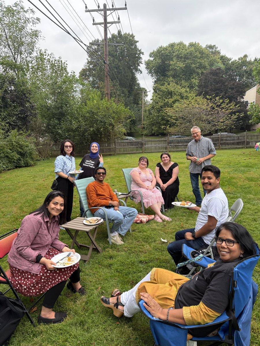 Gero_UMB_UMBC's tweet photo. 2025 UMB-UMBC Gerontology Program Picnic. Great to see the first-year students getting to know faculty and other students :) https://t.co/W23m9oMnqI