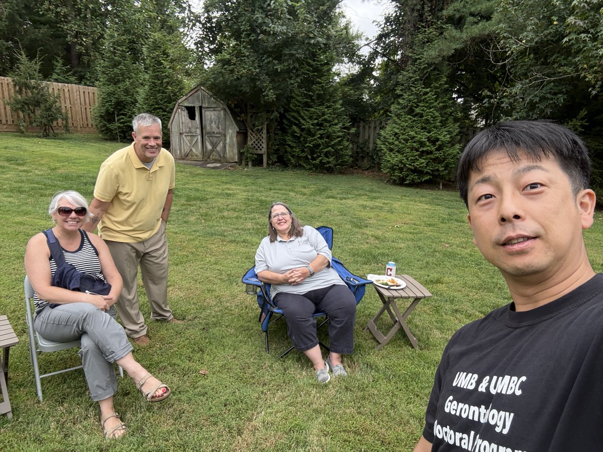 Gero_UMB_UMBC's tweet photo. 2025 UMB-UMBC Gerontology Program Picnic. Great to see the first-year students getting to know faculty and other students :) https://t.co/W23m9oMnqI