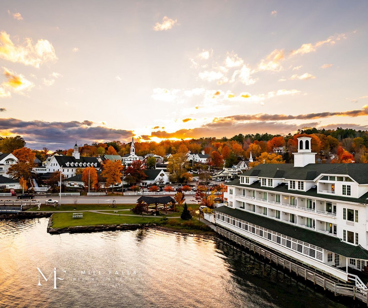 bluedogcap_'s tweet photo. Today marks the first day of fall and Mill Falls at the Lake is ready to show off its colorful foliage. A perfect New England escape to kick off the season! 🍂 https://t.co/iJlvQUqz7d