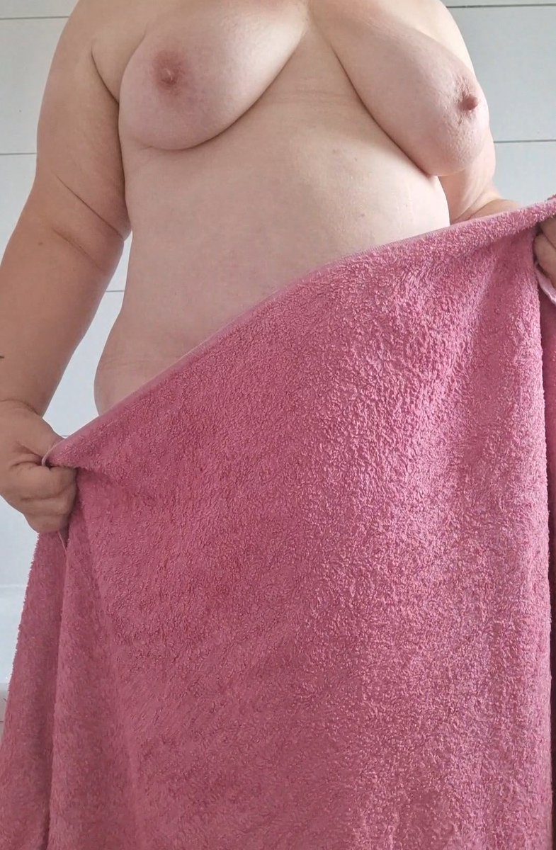 Daisy Curves. NSFW. 100% natural MILF tweet media