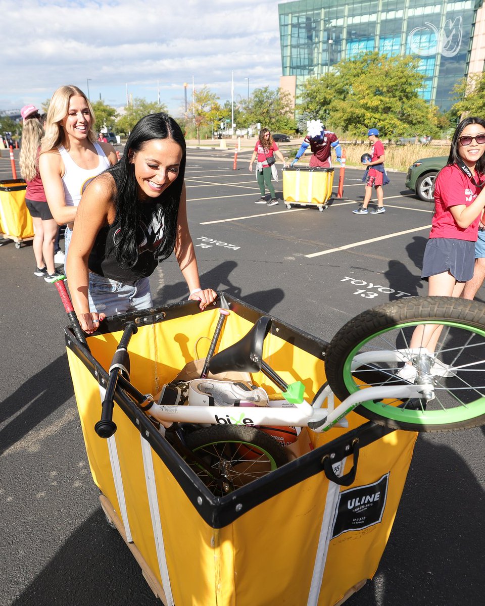 MammothLax's tweet photo. Another successful giveSPORTS Equipment Drive! With over 5,500 pieces of sports equipment collected to help our local community.

Thank you to everyone who stopped by to donate! https://t.co/05gmSSou8r
